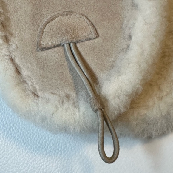 Ugg brand warm shearling aviator hat one size cream colored - Picture 6 of 7